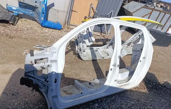 Mitsubishi L200 Side car body part 