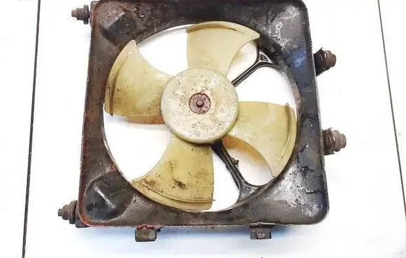 Honda Civic Radiator cooling fan shroud 5532300