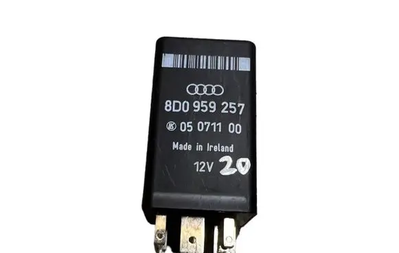 Volkswagen Golf IV Other relay 8D0959257 05071100