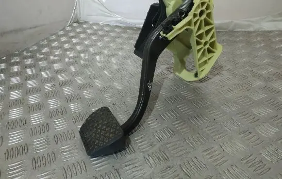 BMW 5 GT F07 Brake pedal 9144253