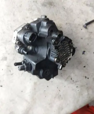Volvo XC90 Fuel injection high pressure pump 8689590 075368 0445010043