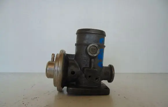 Volkswagen II LT EGR valve 074129637B