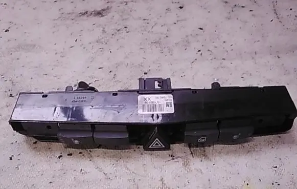 Opel Zafira B Hazard light switch 13100109