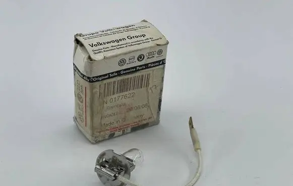 Skoda Fabia Mk1 (6Y) Headlight/headlamp bulb N0177622