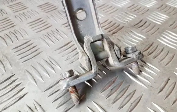 Mitsubishi Grandis Rear door lower hinge