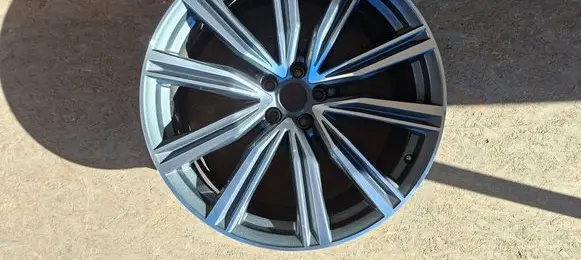 Audi Q8 R21 alloy rim 4M8601025 K625091