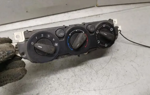 Ford Focus C-MAX Climate control unit 3M5T19980AD