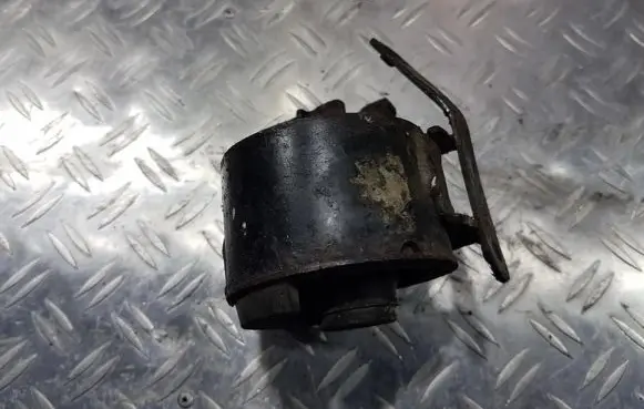 Toyota Corolla E100 Engine mount bracket