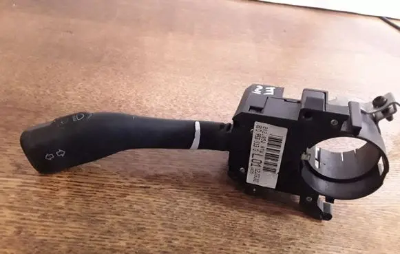 Volkswagen PASSAT B5 Indicator stalk 8L0953513G