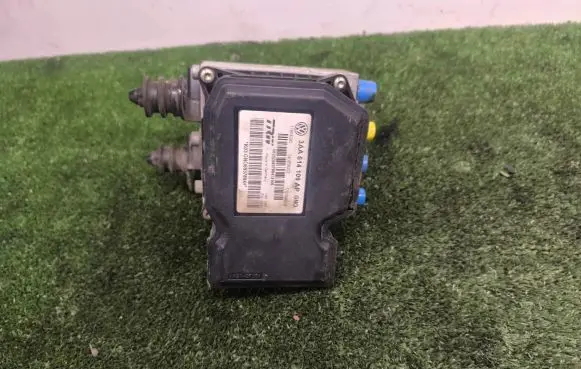 Volkswagen PASSAT B7 ABS Pump 3AA614109
