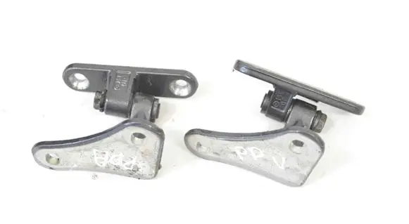 Mercedes-Benz S W221 Front door upper hinge 2751564