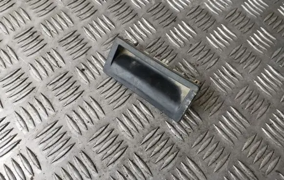 Tailgate opening switch