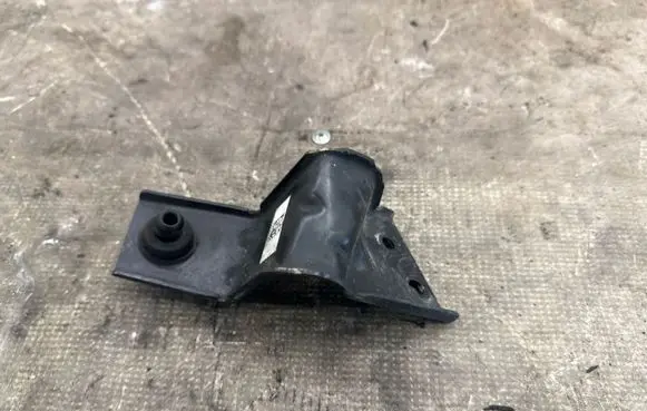 Alfa Romeo Stelvio Radiator mount bracket 00505409170