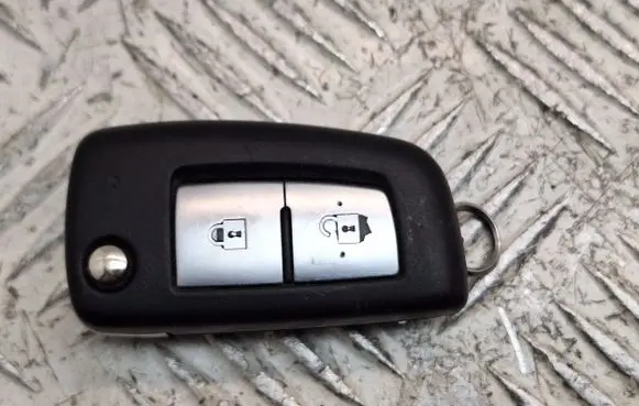 Nissan Juke I F15 Ignition key/card H0561BA60C