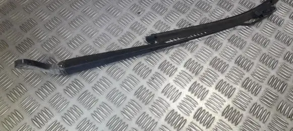 Front wiper blade arm