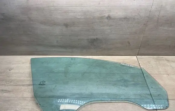 Mercedes-Benz CLS C219 Front door window/glass (coupe) DOT27AS2M65100 E000232 43R001026