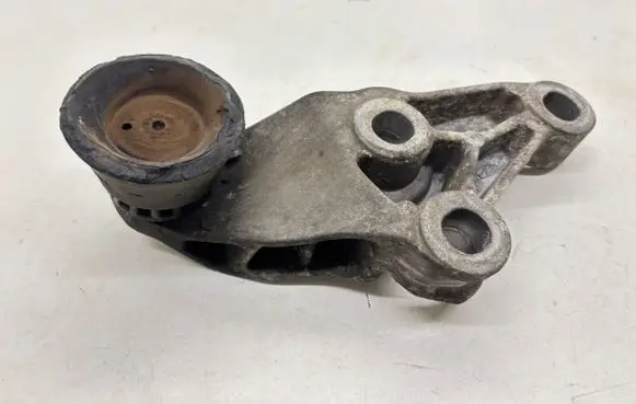 Audi A8 S8 D3 4E Engine mounting bracket 4E0199603S
