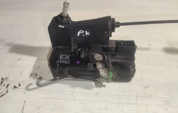 Opel Astra G Front door lock 24444015