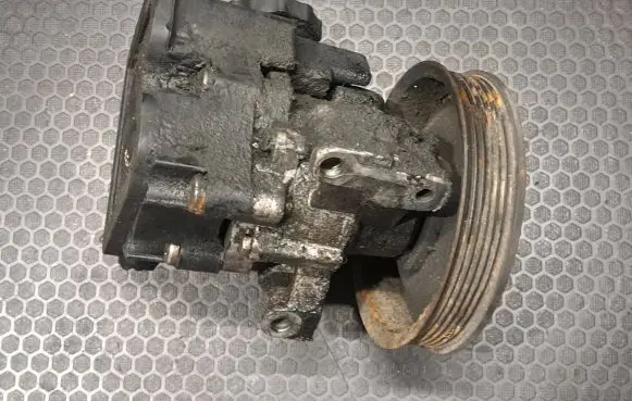 Mercedes-Benz Vito Viano W638 Power steering pump A6042360010 A6042360010H