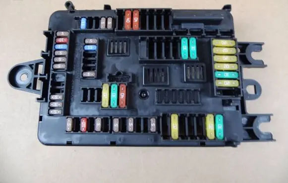 BMW 1 F20 F21 Fuse module 10688710