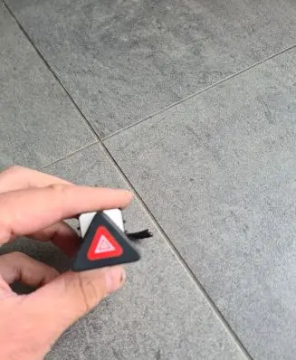 Volkswagen Tiguan Hazard light switch 5M0953509B