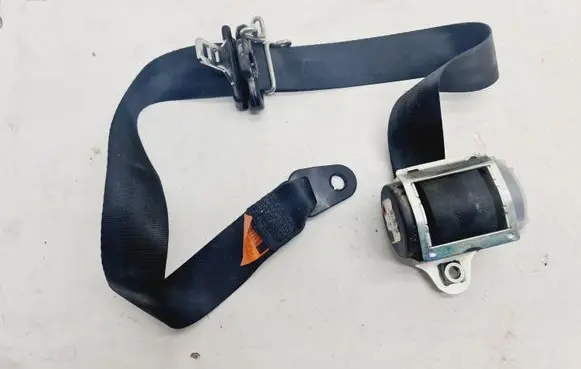 Ford Fusion Front seatbelt 600572300F