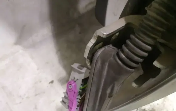 Opel Insignia A Rear door lower hinge