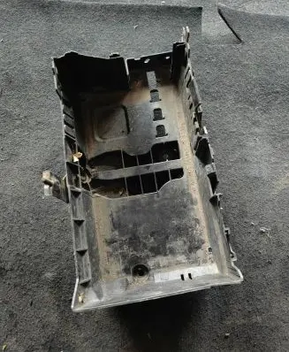 Opel Zafira C Battery box tray 13354420