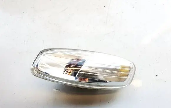 Citroen C4 I Picasso Front fender indicator light E20105033