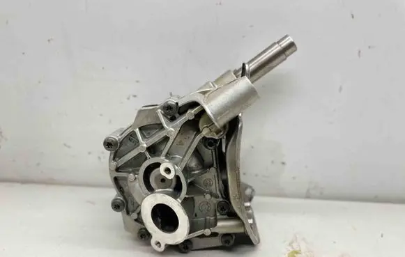 BMW 7 F01 F02 F03 F04 Oil pump 7643256
