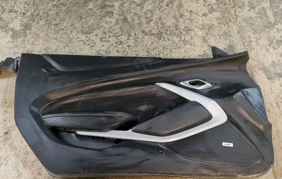 Chevrolet Camaro Front door card panel trim