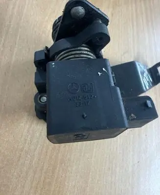 Accelerator throttle pedal