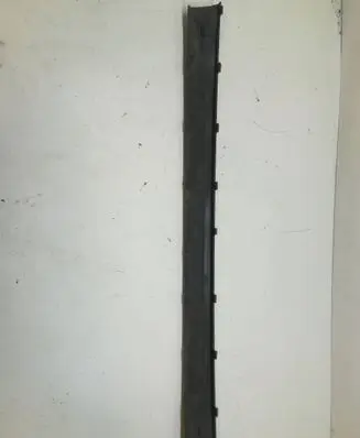 Front bumper splitter molding