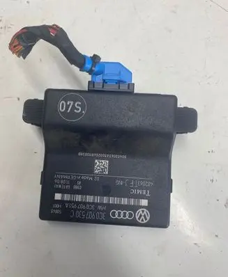 Volkswagen PASSAT B6 Gateway control module 3C0907530C 038B 3C0907951A