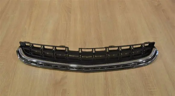 Opel Antara Front bumper upper radiator grill