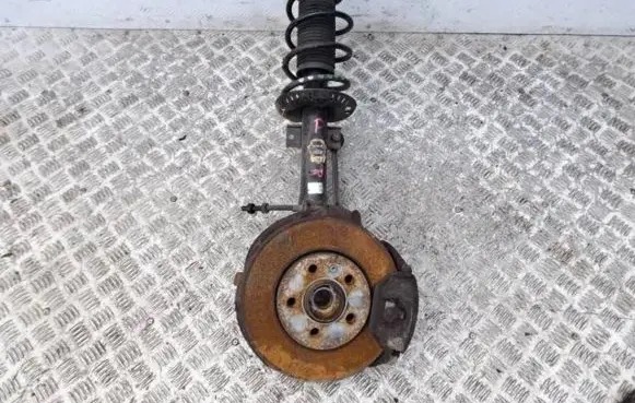 Volkswagen Polo V 6R Front wheel hub spindle knuckle