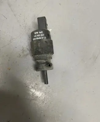 Audi A6 S6 C6 4F Windscreen/windshield washer pump 1J5955651