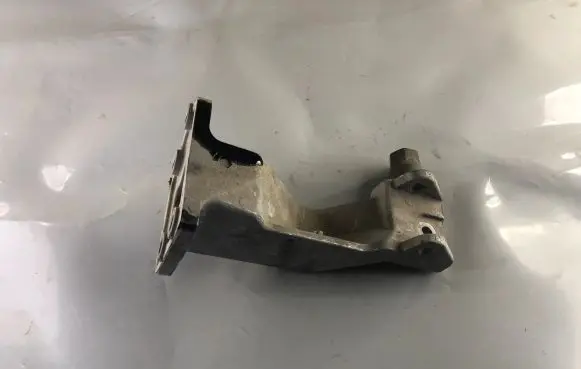 Mitsubishi Pajero Pinin Engine mounting bracket