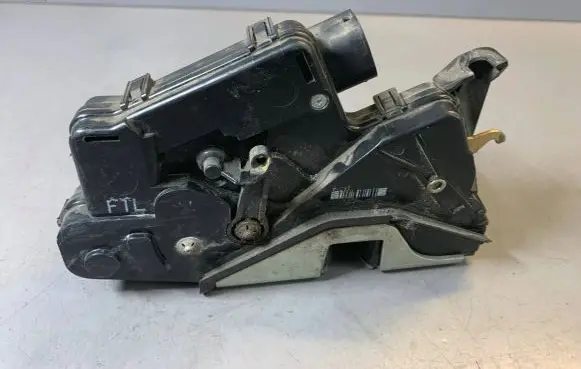 BMW 3 E46 Front door lock 7011245 51227011245