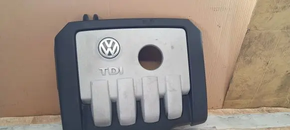 Volkswagen Touran I Engine cover (trim) 03G103925