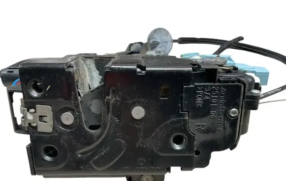 Volkswagen Touran II Front door lock 3D2837016S