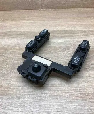 Mercedes-Benz E W210 Electric window control switch 2108208610