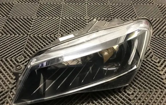 Skoda Superb B8 (3V) Headlight/headlamp 3V1941015A
