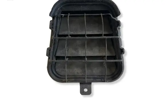 Audi A3 S3 8V Quarter panel pressure vent 469819181B