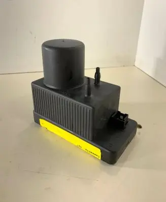 Mercedes-Benz C W203 Vacuum pump 2038000048