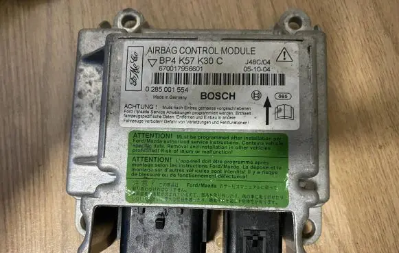 Mazda 3 I Airbag control unit/module BP4K57K30C 0285001554