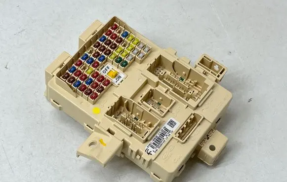 Hyundai Tucson TL Fuse module 91951D3530 AK01689 HD3J0612