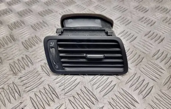 Volkswagen PASSAT B6 Dashboard side air vent grill/cover trim T0024375 3C1819702E P0108667
