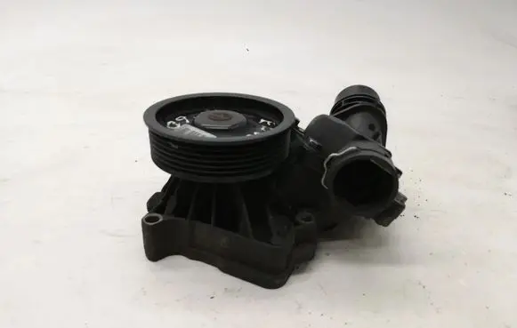BMW 5 E60 E61 Water pump 7790045
