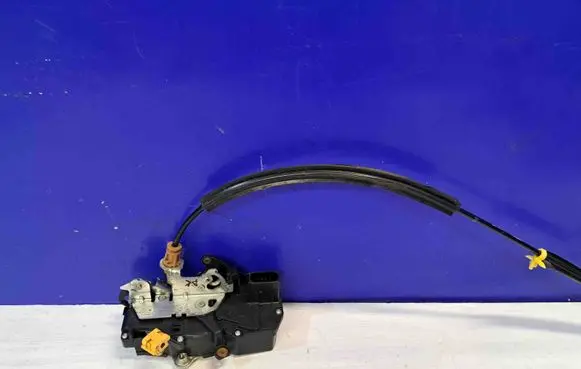 Chevrolet Tahoe Coupe door lock (next to the handle) 1587758 L1587758